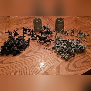 75 piece knights and accessories set